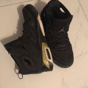 Black, gold, and white Size 6.5 boys retro 6’s
